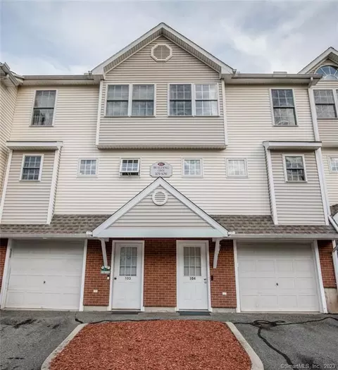 199 Woodland St #104, Meriden, CT 06451