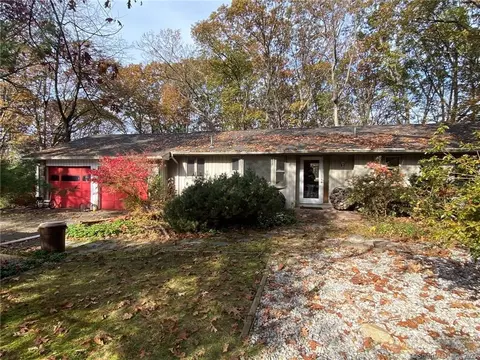 26 Briarwood Ln, Vernon, CT 06066