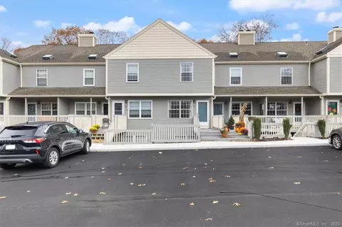 32 Manorwood Dr #32, Branford, CT 06405
