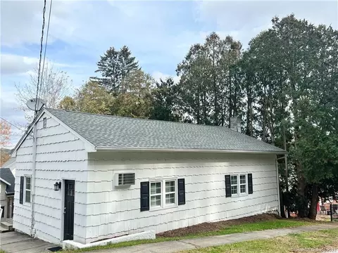 68 Park St, Shelton, CT 06484