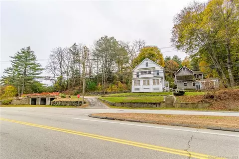 435 School St, Putnam, CT 06260