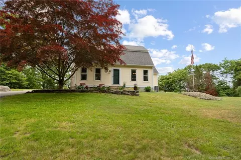 10 Cliff Dr, Old Saybrook, CT 06475