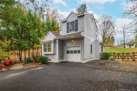 11 Kayview Ave, Bethel, CT 06801