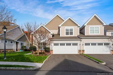 14 Briar Ridge Dr, Bethel, CT 06801