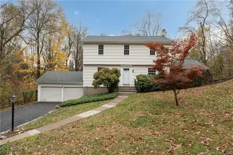 10 Fairy Glen Dr, North Haven, CT 06473