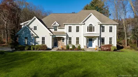 26 Holcomb St, Simsbury, CT 06070