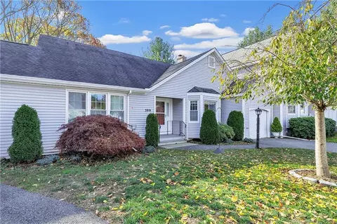 399 Woodridge #399, Shelton, CT 06484