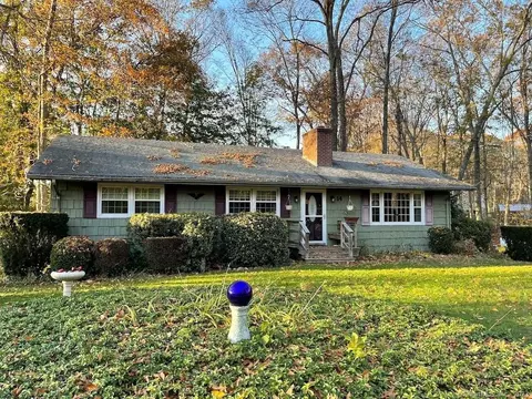 14 Damon Heights Rd, East Lyme, CT 06357