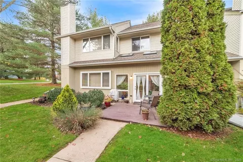 204 E Bass Ln #204, Suffield, CT 06078