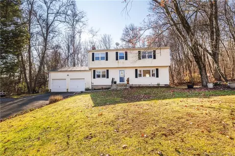 15 Loray Ct, Cheshire, CT 06410