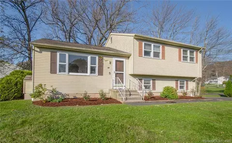 22 Mohawk Rd, Plainville, CT 06062