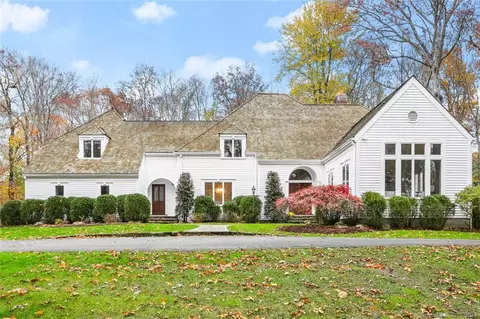 200 Fence Row Dr, Fairfield, CT 06824