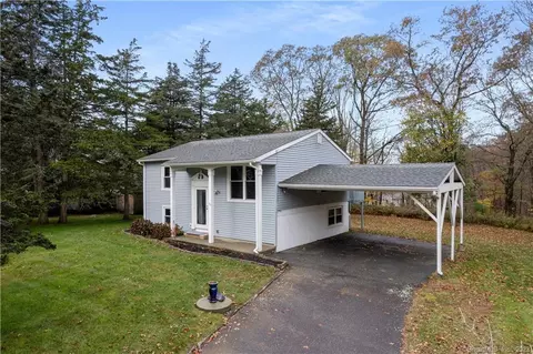 53 Cedar Ln, Bozrah, CT 06334