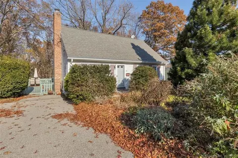 25 Roanoak Ave, Windham, CT 06226