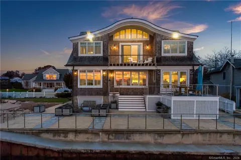 29 Sunset Beach Rd, Branford, CT 06405