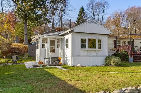 25 Waterview Cir, East Hampton, CT 06424