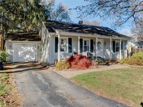 29 Lanham Ln, East Hartford, CT 06118