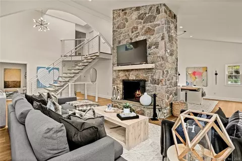 137 Old Hyde Rd, Weston, CT 06883