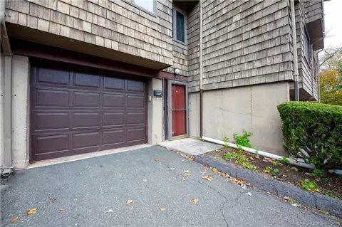 81 Towne House Rd #81, Hamden, CT 06514