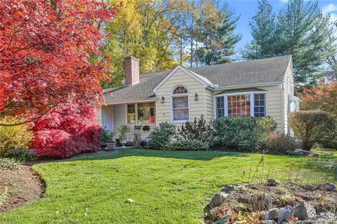 14 Jackson Dr, Norwalk, CT 06851