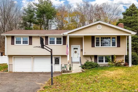 35 Ledgewood Rd, Watertown, CT 06795