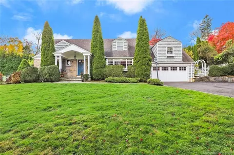 16 Intervale Pl, Greenwich, CT 06830 photo 1