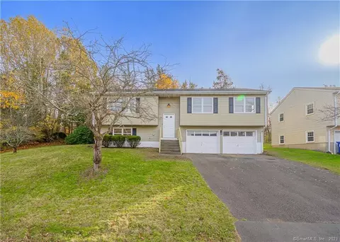 86 Roberta Dr, Middletown, CT 06457