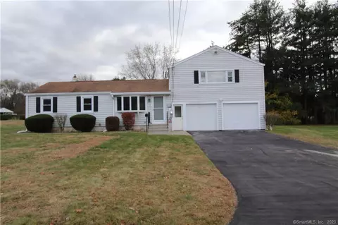 25 Mohawk Dr, Unionville, CT 06085