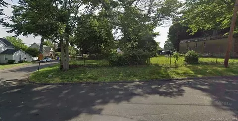 68 Royal Ave, Fairfield, CT 06825