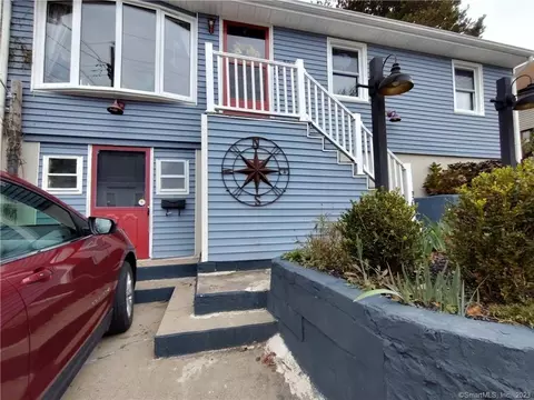 30 W High St, New London, CT 06320