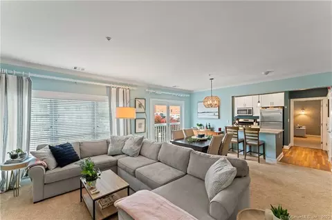 4 Daskams Ln #302, Norwalk, CT 06851