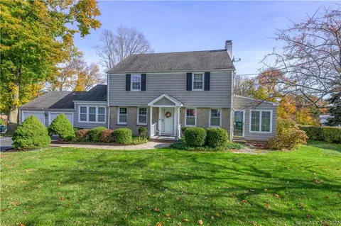 4 Bradstreet Ter, North Haven, CT 06473