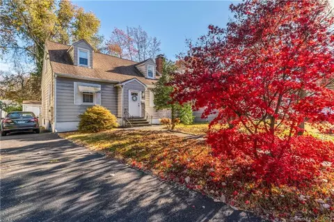 75 Ledge Ln, Stamford, CT 06905