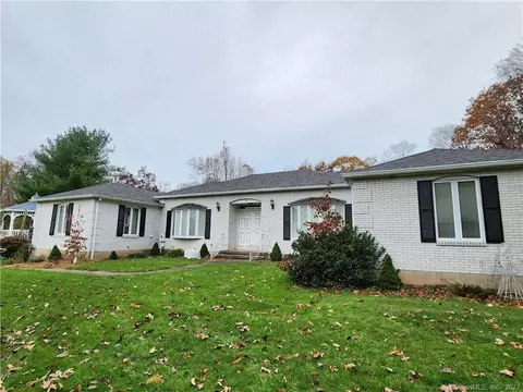 39 Aresco Dr, Middlefield, CT 06481