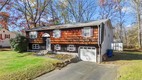 46 Linwood Dr, Bloomfield, CT 06002