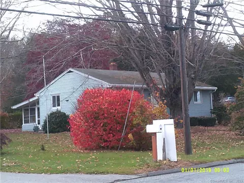66 Old Norwich Rd, Waterford, CT 06375