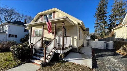31 Farmington Ave, New London, CT 06320