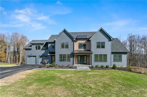 12 Holly Ln, Newtown, CT 06470