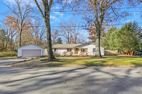 22 Beech St, Woodstock, CT 06281