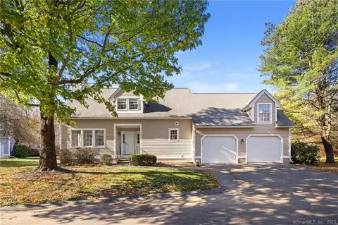 16 Chatsworth Rd #16, Granby, CT 06035