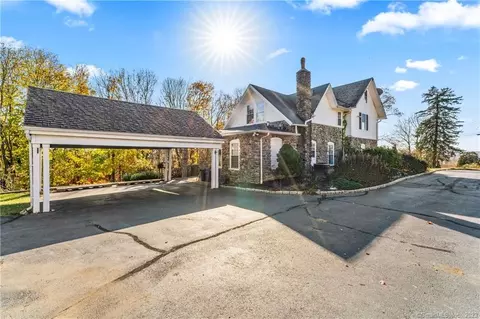 31 Lombardi Dr, Derby, CT 06418