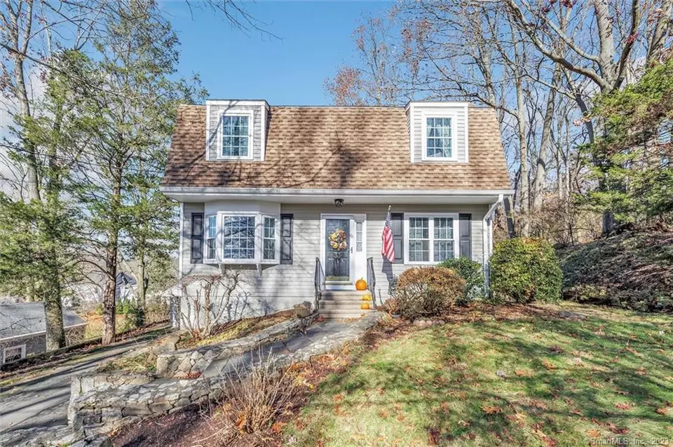 33 Beverly Rd, Trumbull, CT 06611 39 Photos Movoto