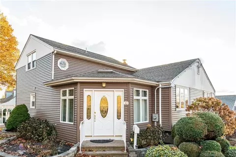 63 North St, Wallingford, CT 06492