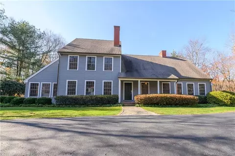 135 N Farm Rd, Middlebury, CT 06762
