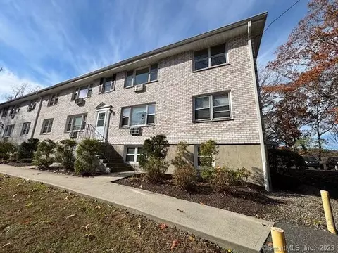 56 Wakelee Ave Ext Ave #62, Shelton, CT 06484