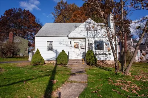 2 Dwight Rd, West Hartford, CT 06110