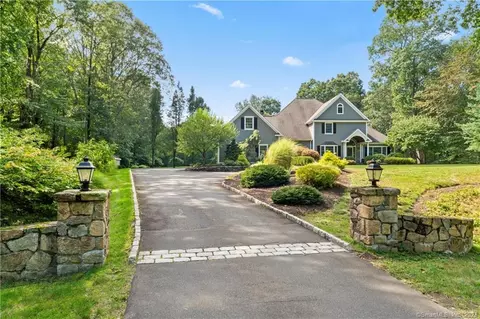 18 Bridle Path Trl, Newtown, CT 06470