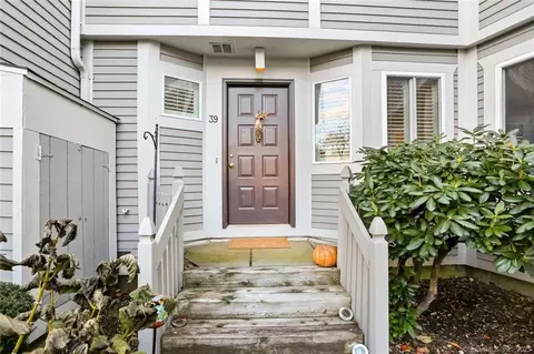 39 Strathmore Ln #39, Westport, CT 06880