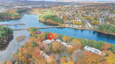 64 N Lake Dr #C2, Hamden, CT 06518