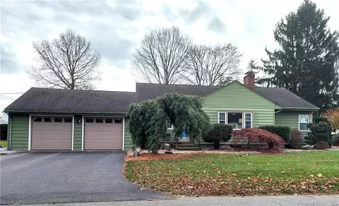 12 Maplewood St, Old Saybrook, CT 06475